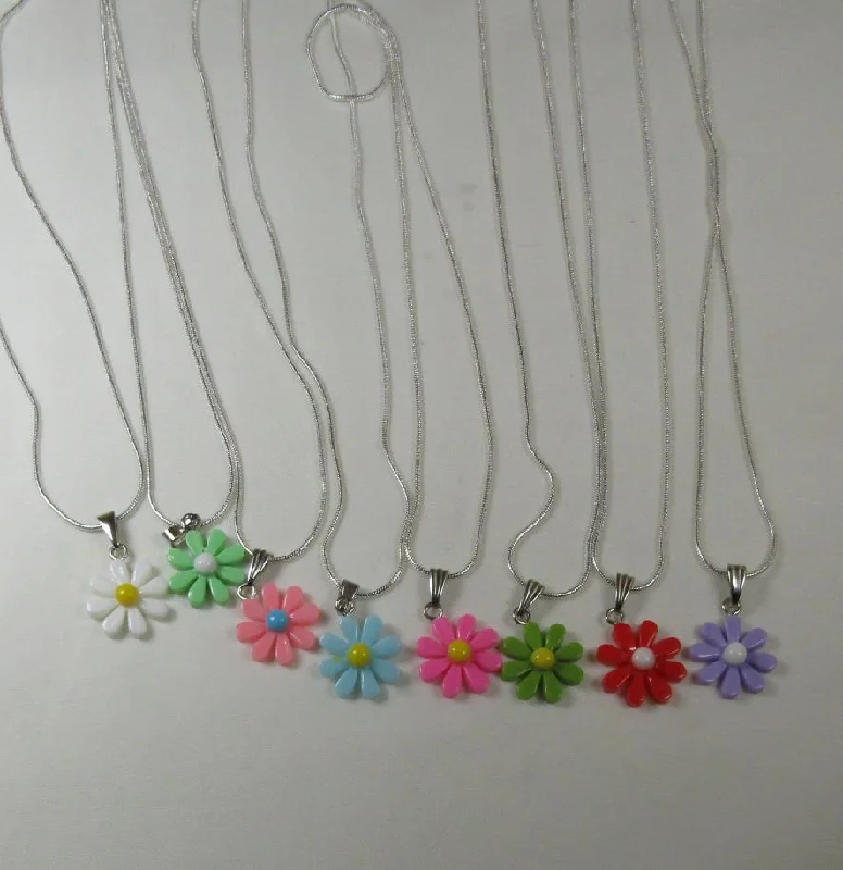 Simple necklaces and pendants with bar pendants for a sleek modern design-Cute Spring Flower Pendant Necklace