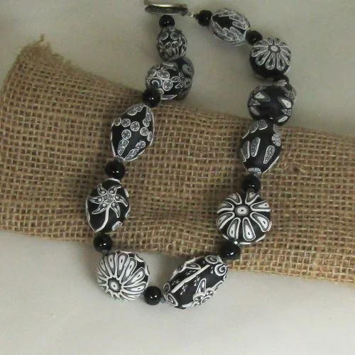 Unique necklaces and pendants with engraved messages for a sentimental gift-Black and White Handmade Fair Trade Bead Necklace Samunnat