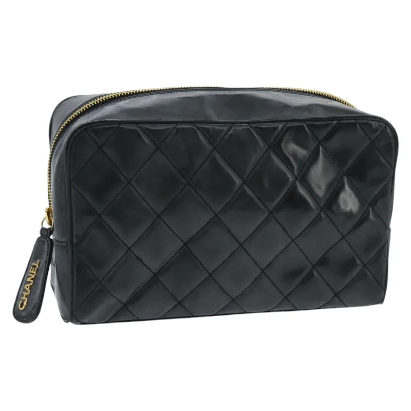 Large handle bags with spacious interior compartments -Chanel Matelassé  Patent Leather Clutch Bag (Pre-Owned)