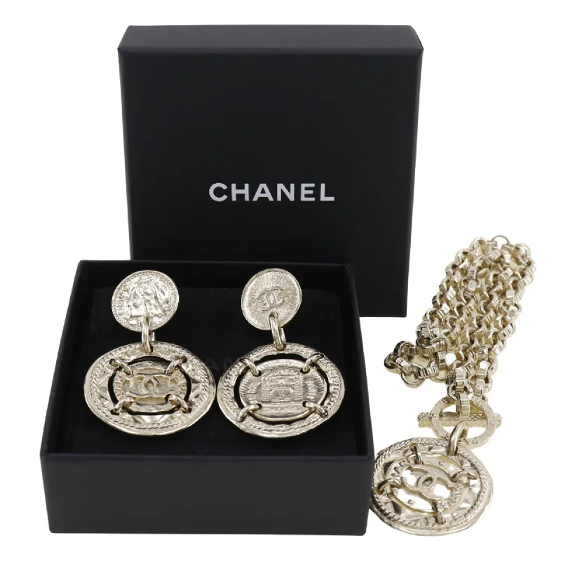 Drop Earrings with Debossed Designs -Chanel   Plating Clip Earrings (Pre-Owned)